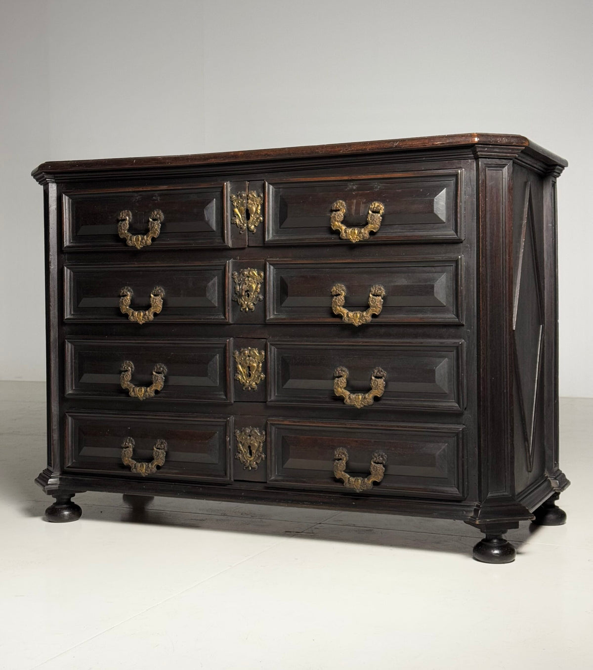 Italian Solid Walnut Commode, 18th Century, photo 5