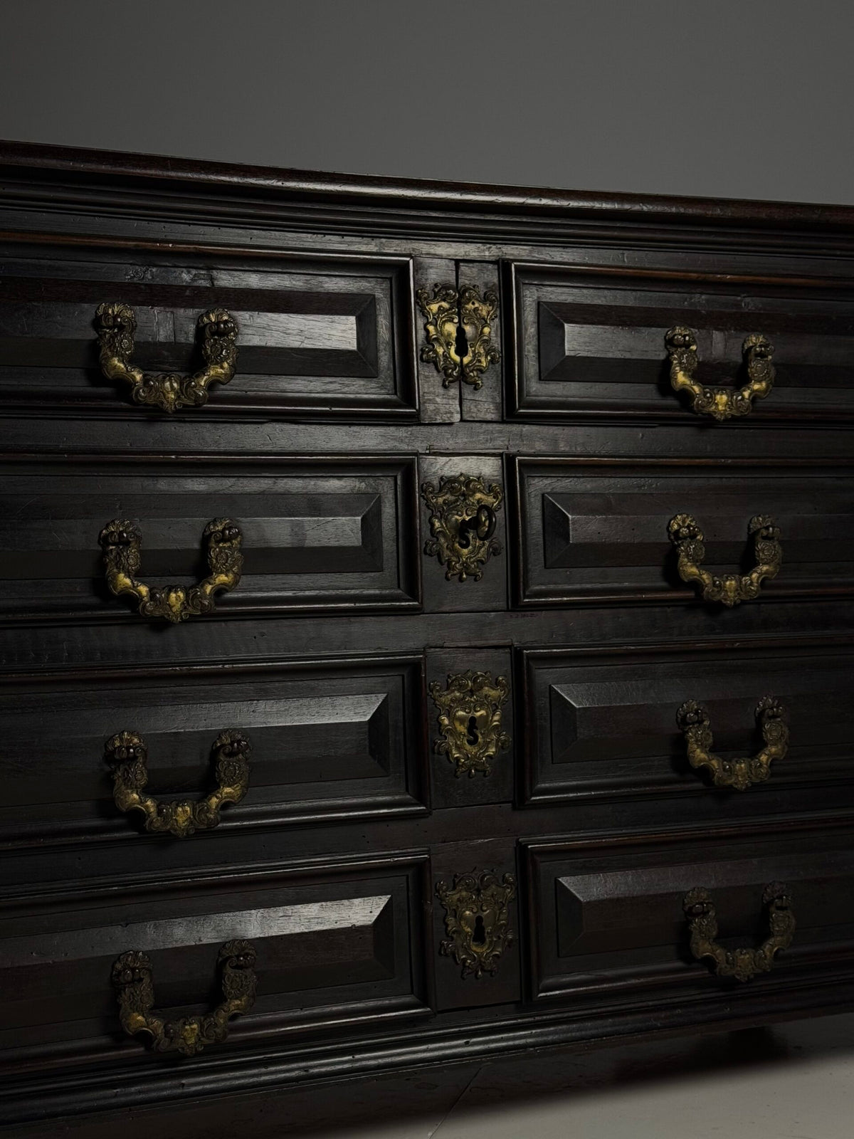 Italian Solid Walnut Commode, 18th Century, photo 24