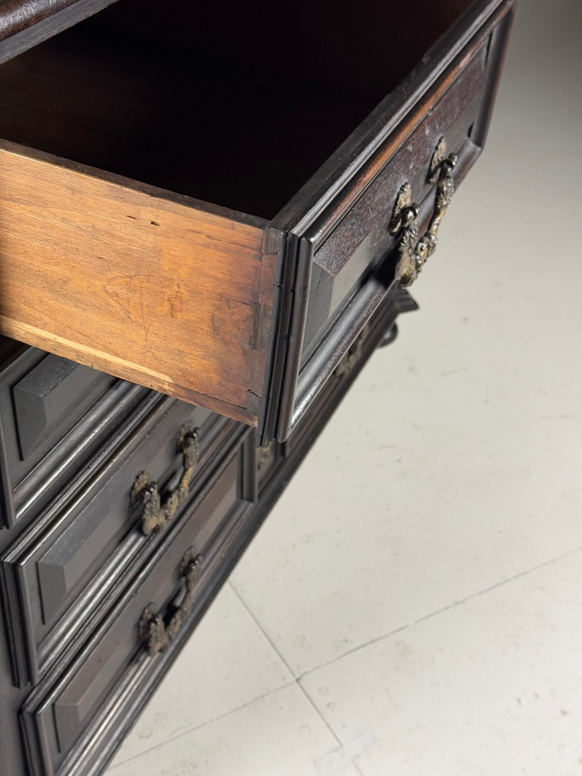 Italian Solid Walnut Commode, 18th Century, photo 14