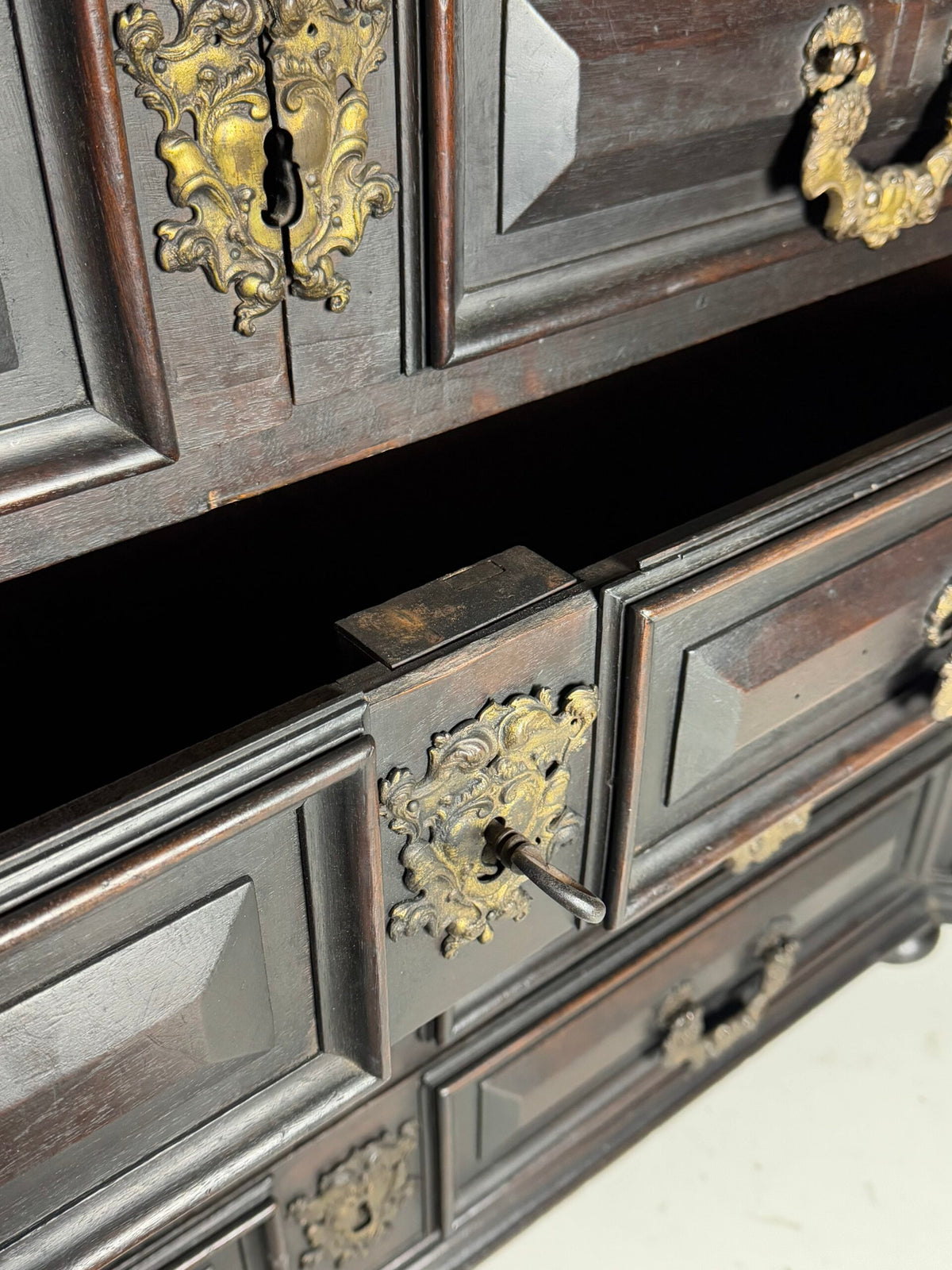Italian Solid Walnut Commode, 18th Century, photo 4