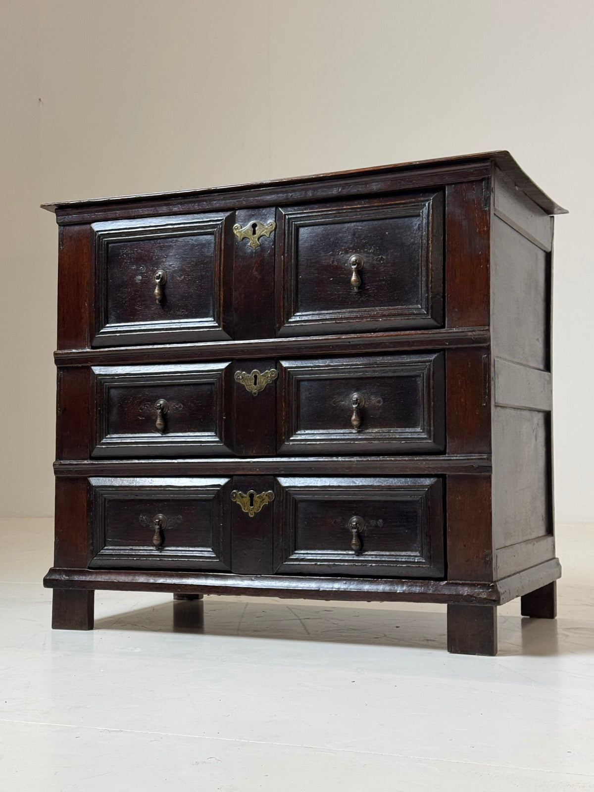English Oak Chest of Drawers, c. 1690, photo 1