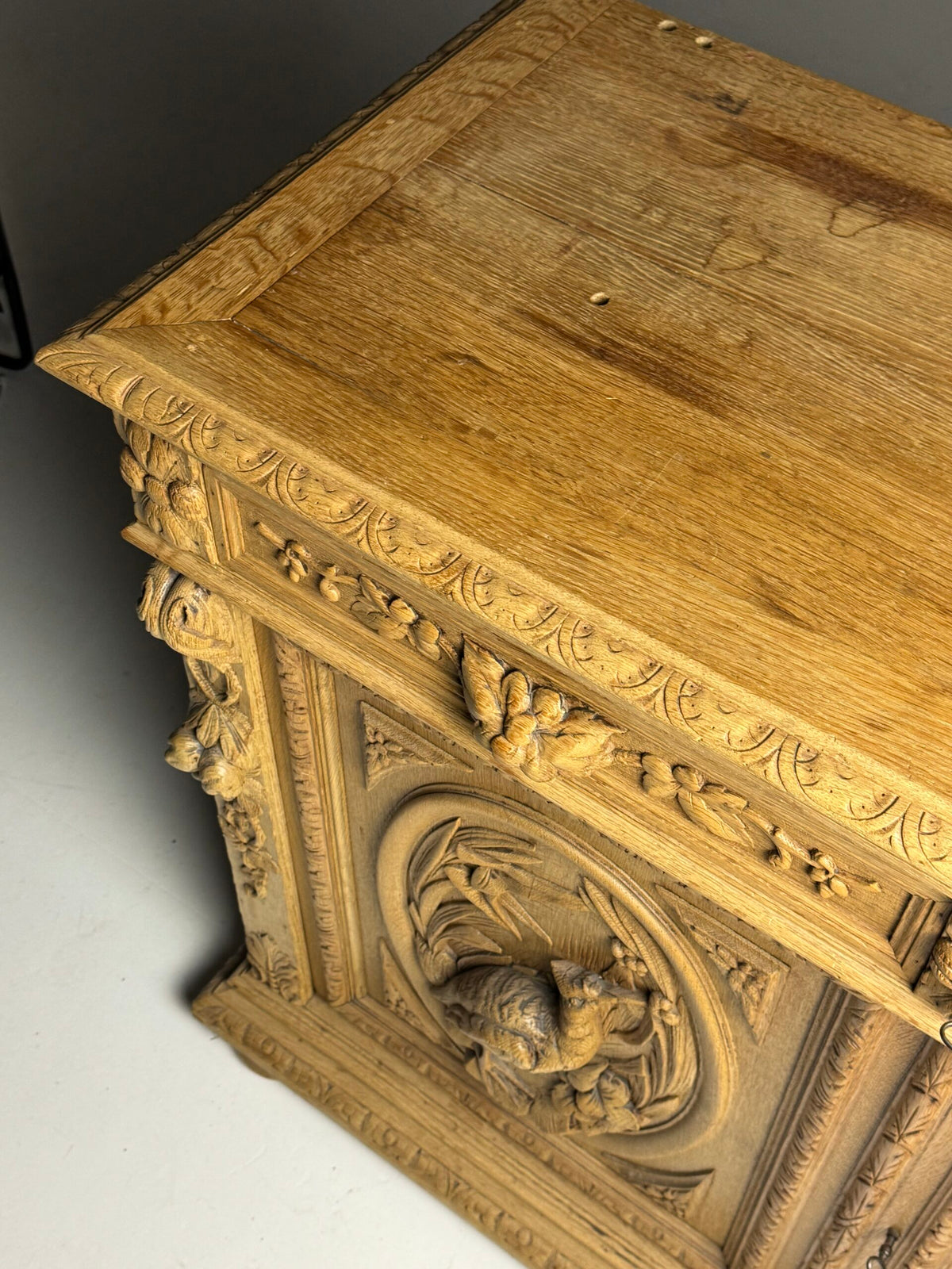 Belgian Carved Oak Buffet from Liege, 19th Century, photo 3