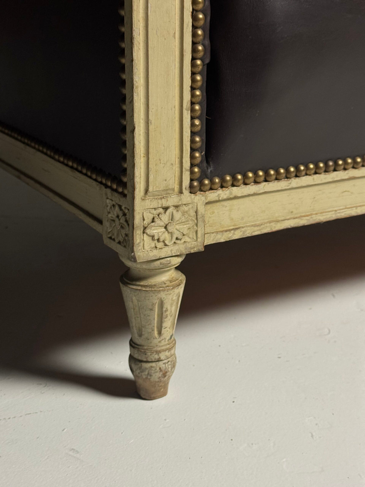 French Chaise Longue with Oak Frame and Brown Leather, photo 9