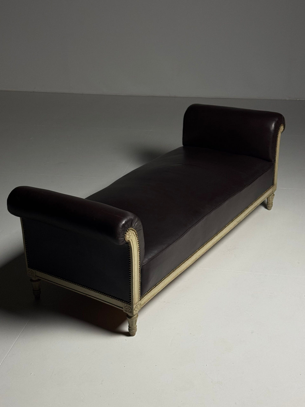 French Chaise Longue with Oak Frame and Brown Leather, photo 3