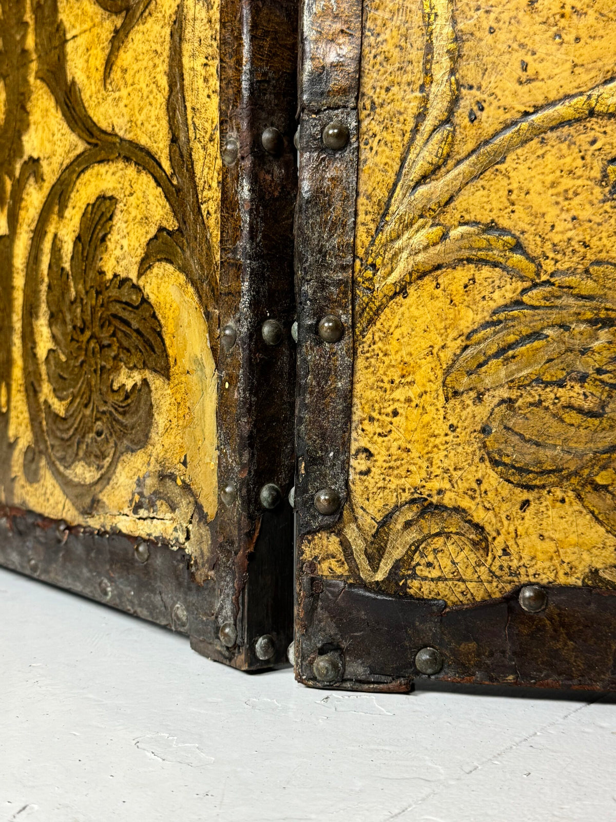 19th Century French Yellow Leather Folding Screen, photo 4
