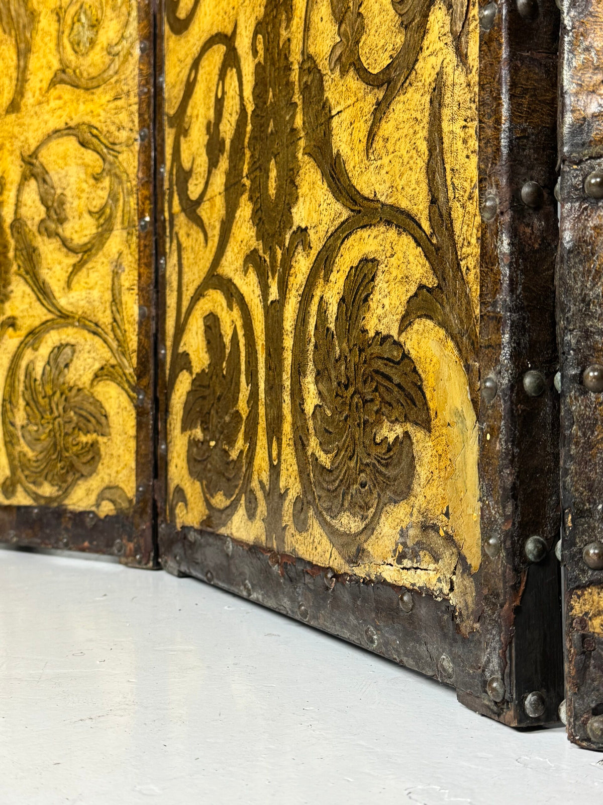 19th Century French Yellow Leather Folding Screen, photo 3