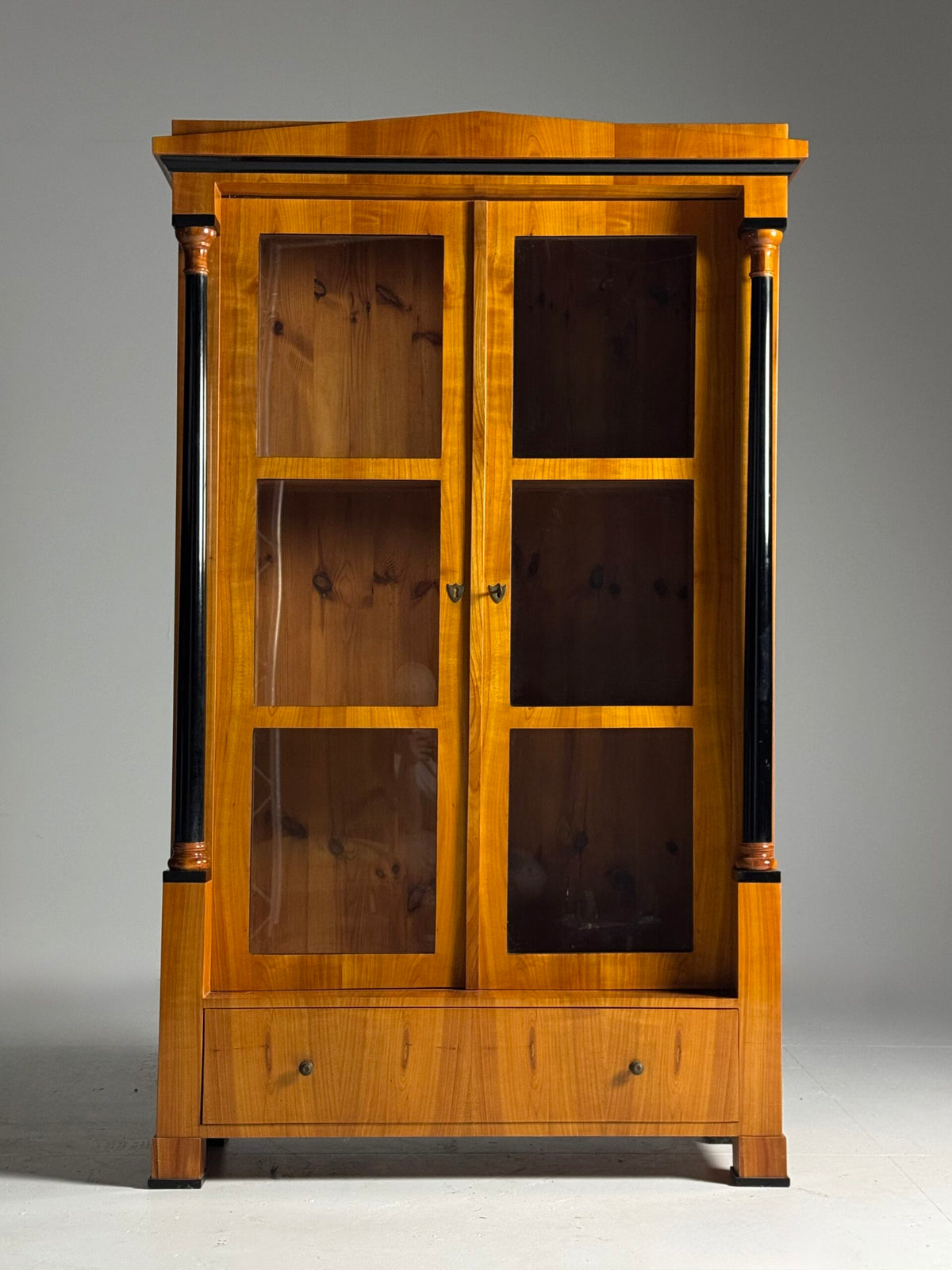 German Biedermeier Display Cabinet in Cherry Veneer, 19th Century, photo 15