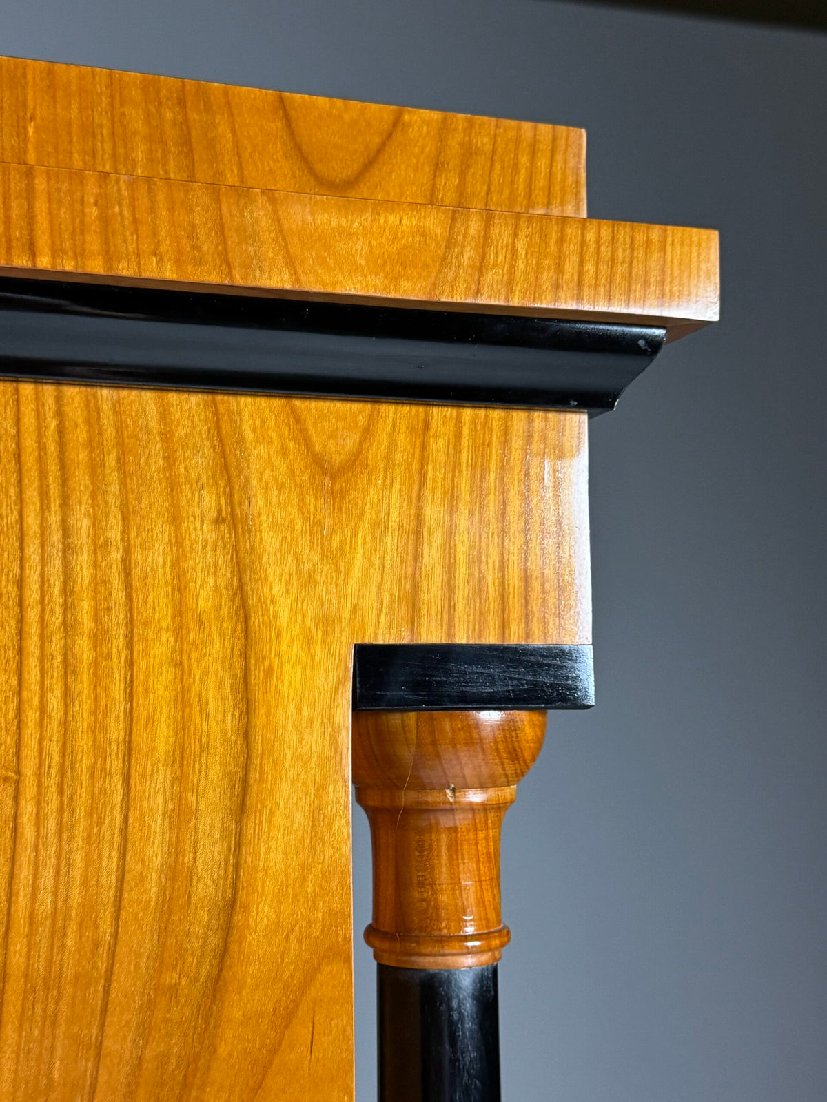 German Biedermeier Display Cabinet in Cherry Veneer, 19th Century, photo 3