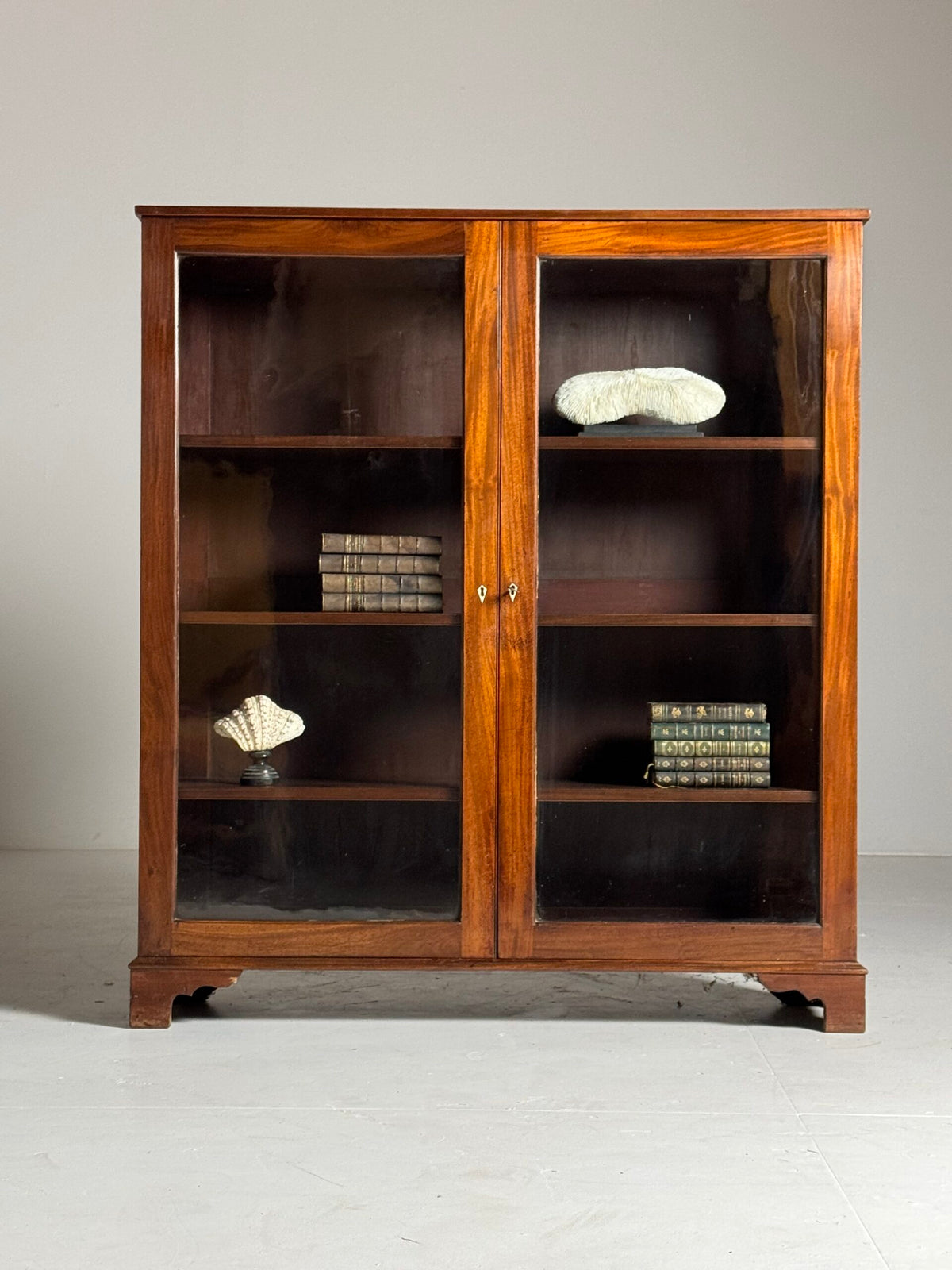 English Mahogany Display Cabinet or Small Bookcase, Late 19th Century, photo 1
