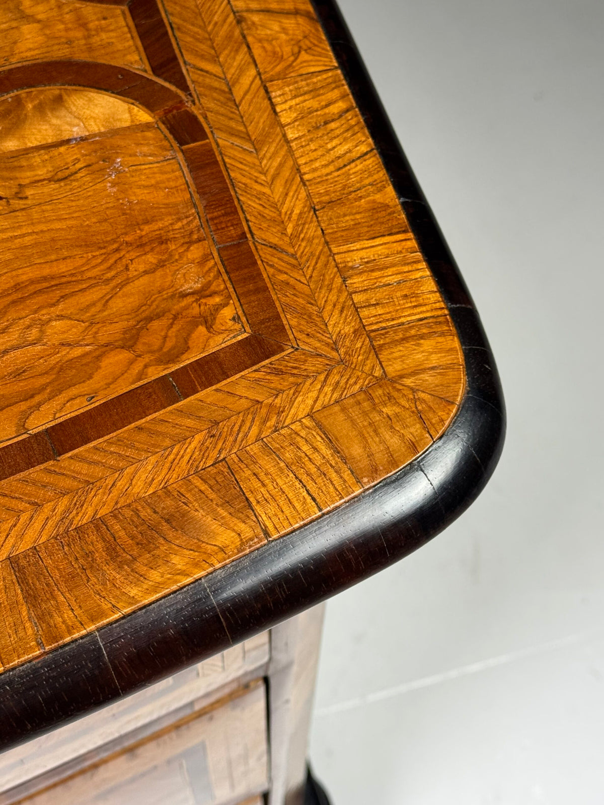 French Marquetry Chest of Drawers, Dauphine, 18th Century, photo 31