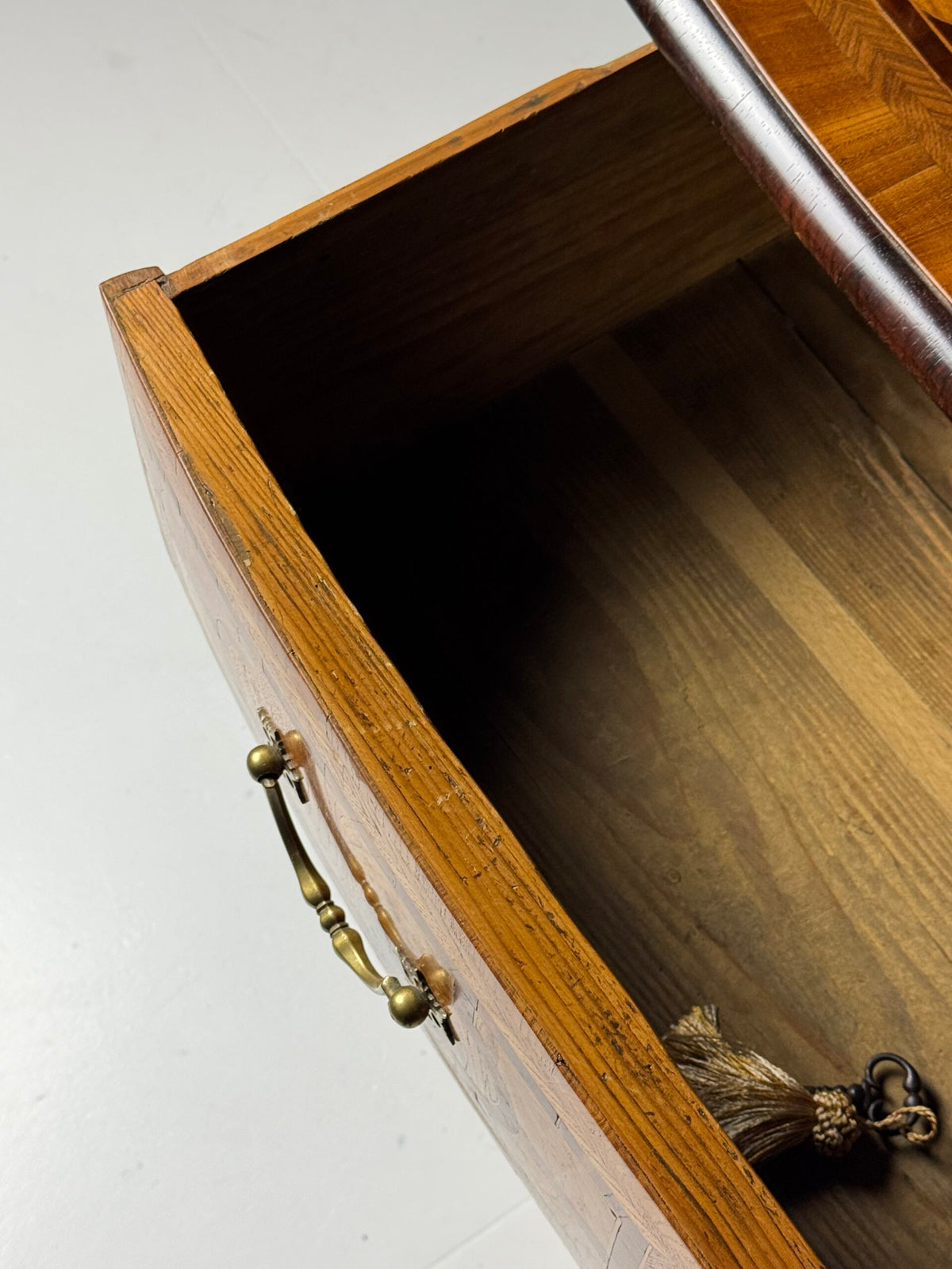 French Marquetry Chest of Drawers, Dauphine, 18th Century, photo 19