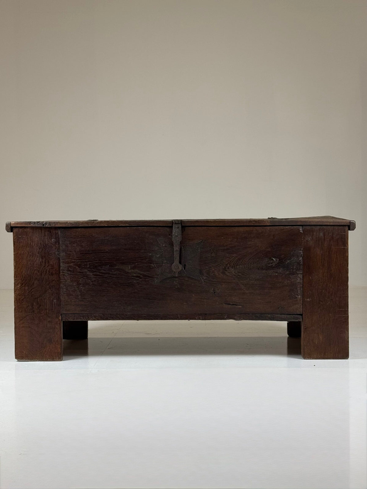 Oak Plank Chest (Stollentruhe), Early 17th Century, photo 3