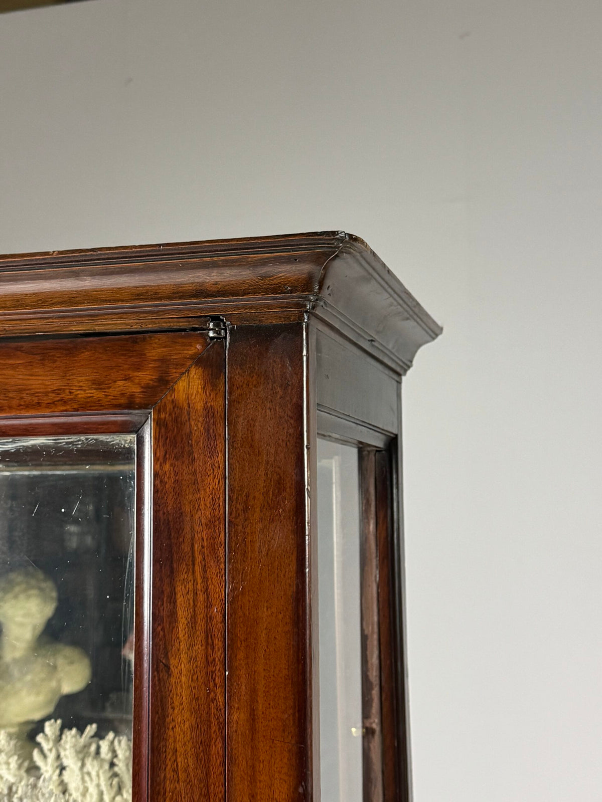 Pair of French Mahogany Veneer Display Cabinets, photo 8