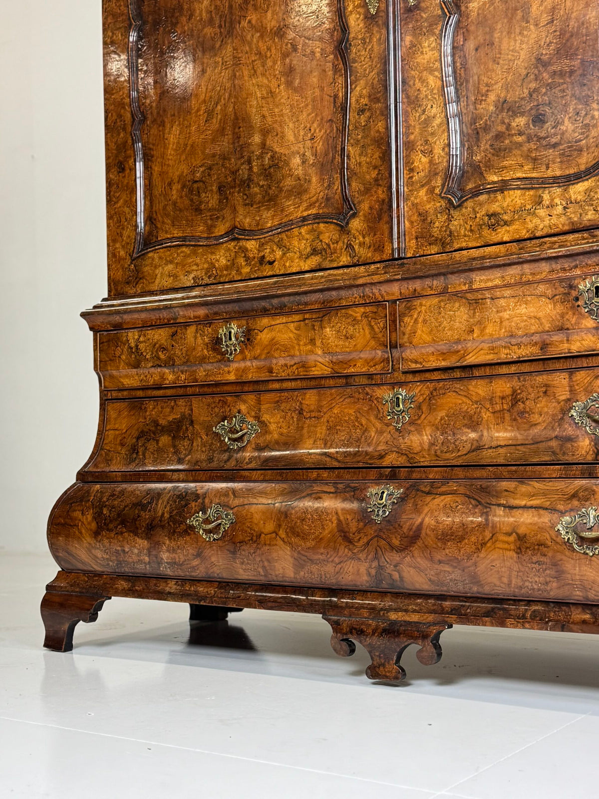 Dutch Burr Walnut Cabinet, circa 1740, photo 38