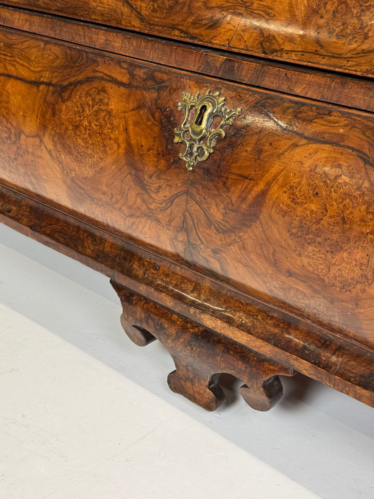 Dutch Burr Walnut Cabinet, circa 1740, photo 35