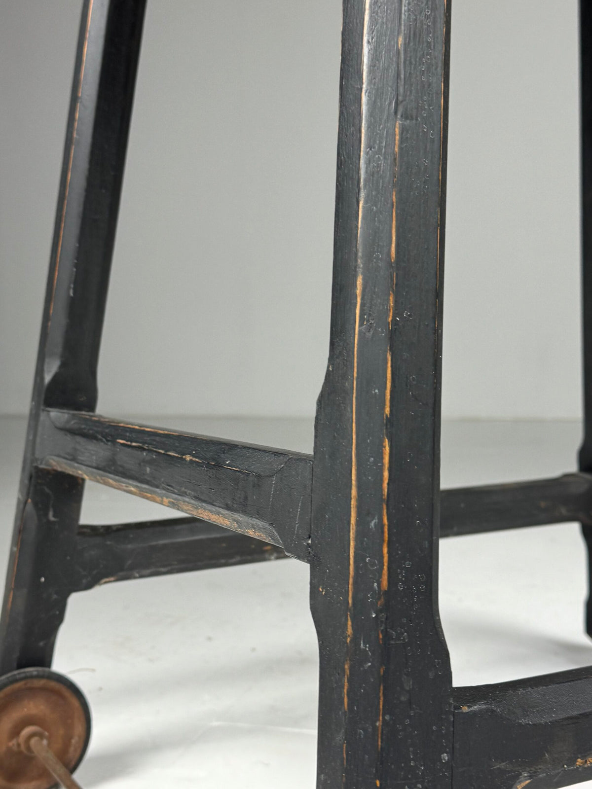 French Black Painted Sculpture Stand on Wheels, Mid to Late 20th Century, photo 4