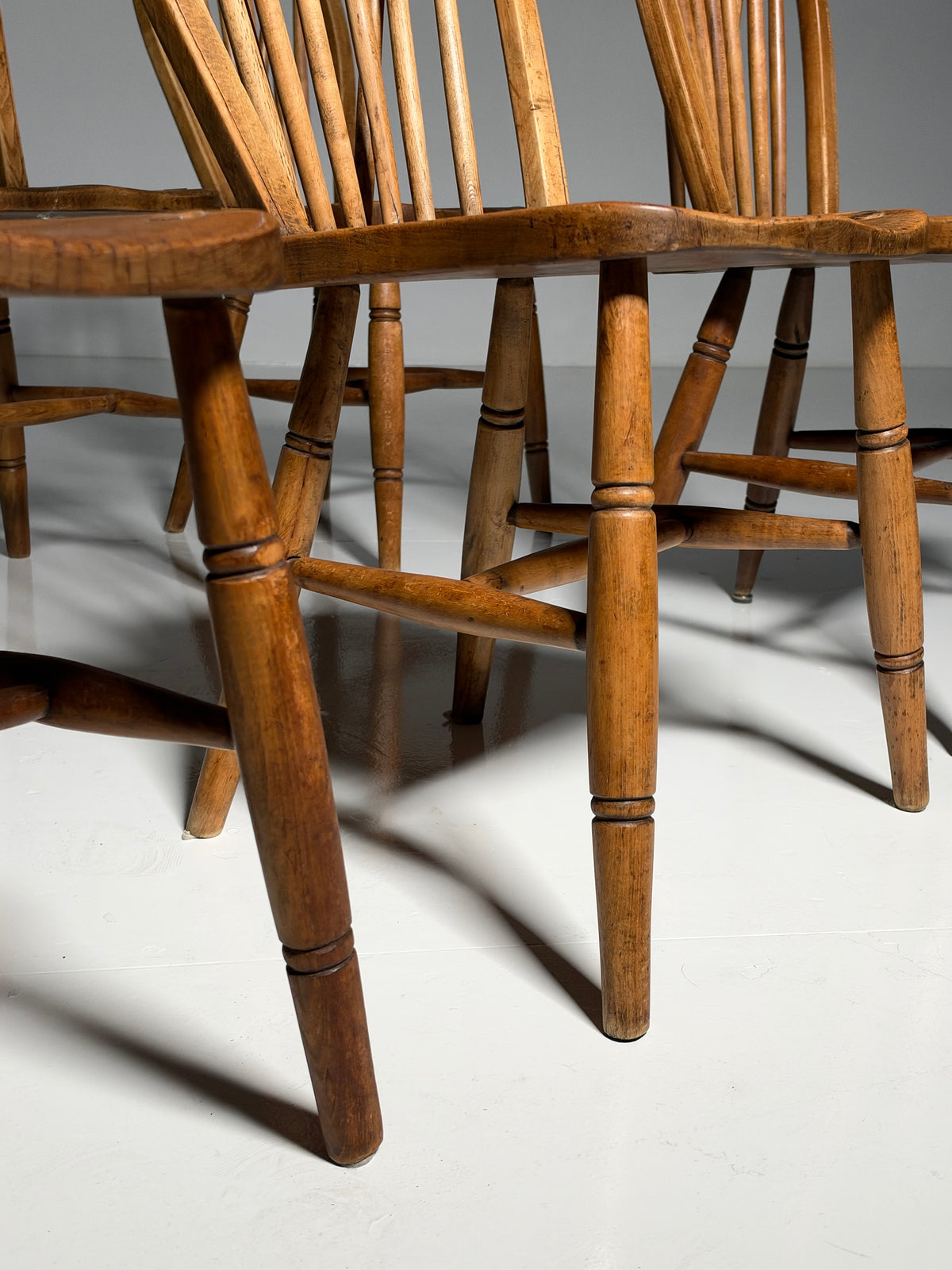 Set of 6 Windsor chairs