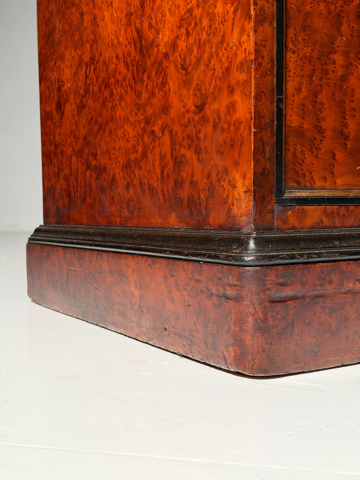 Waring & Gillow English chest of drawers