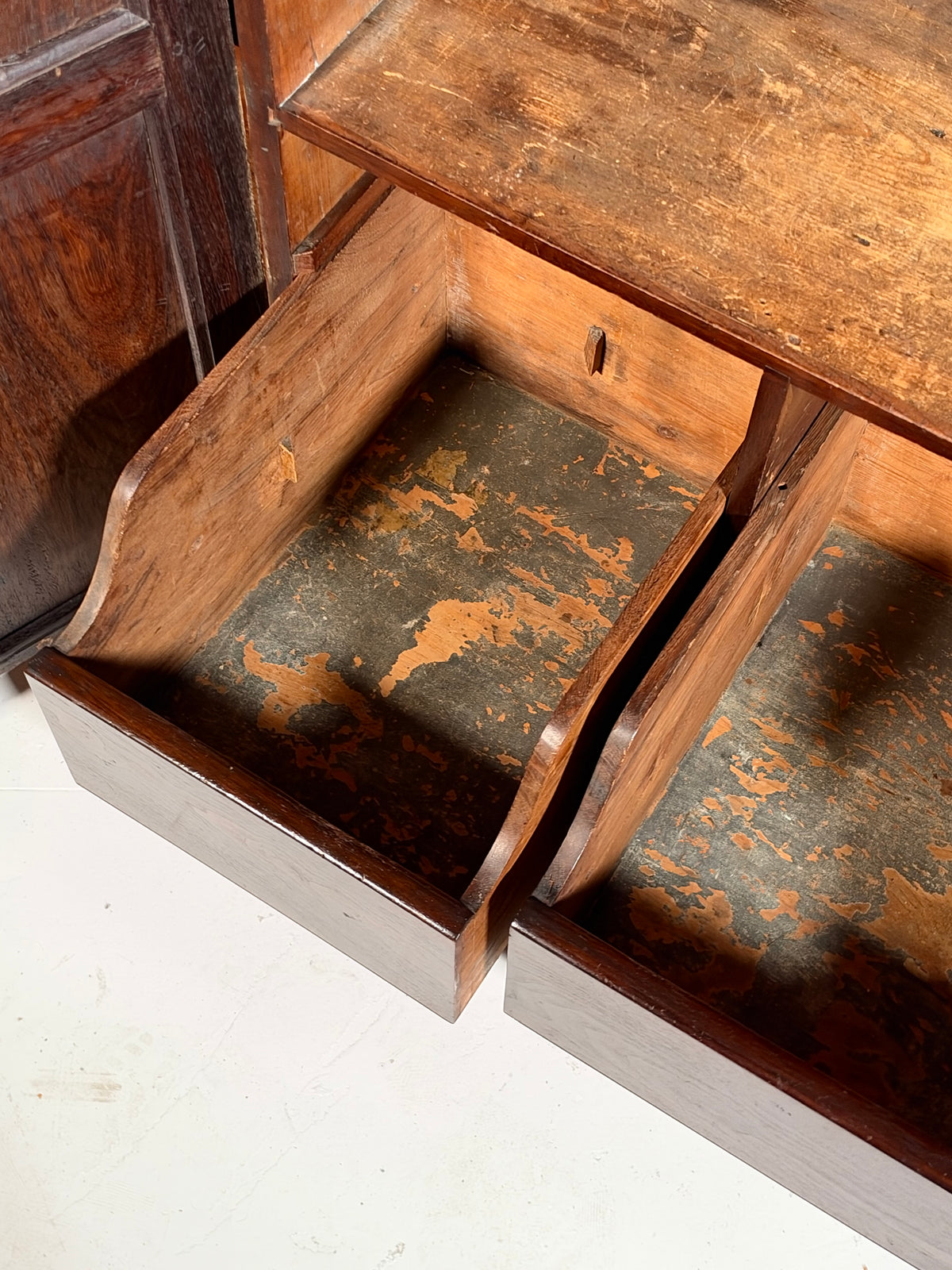 20th-century Anglo-Indian cabinet in teak