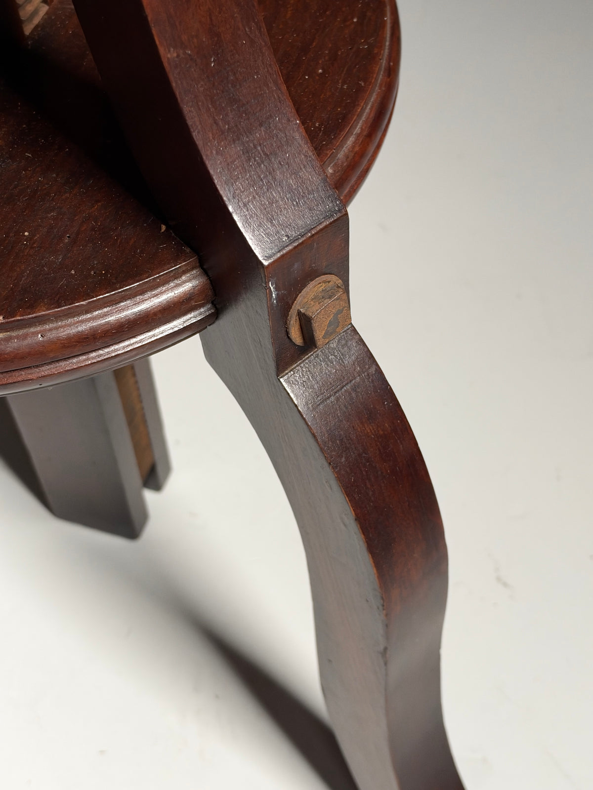 Mahogany sculpture stand