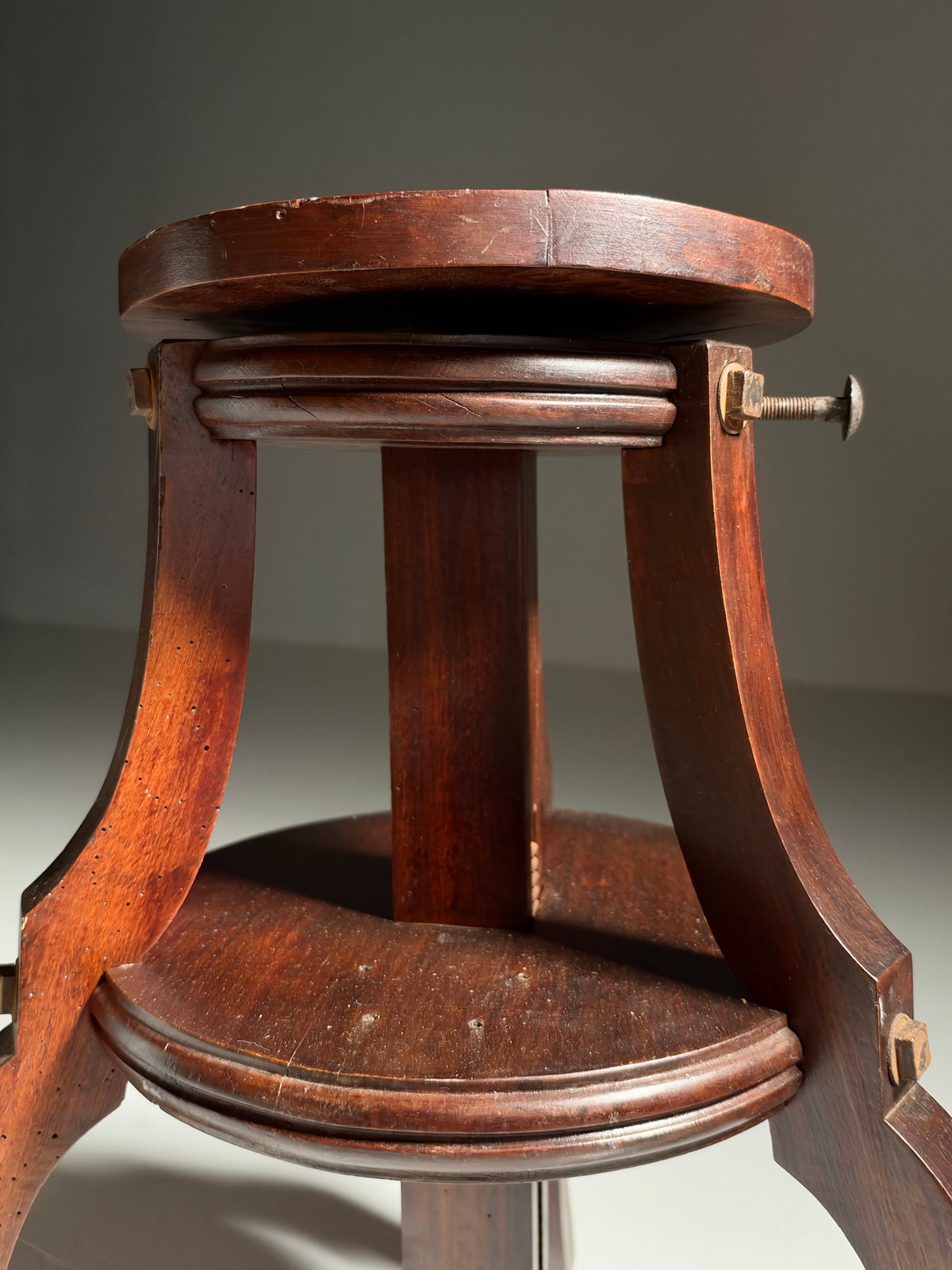 Mahogany sculpture stand