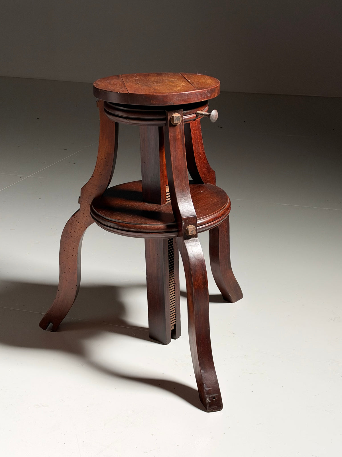 Mahogany sculpture stand