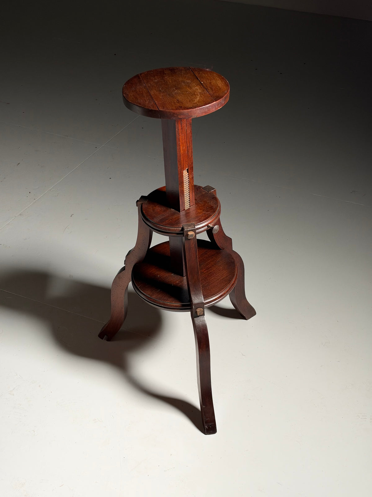 Mahogany sculpture stand