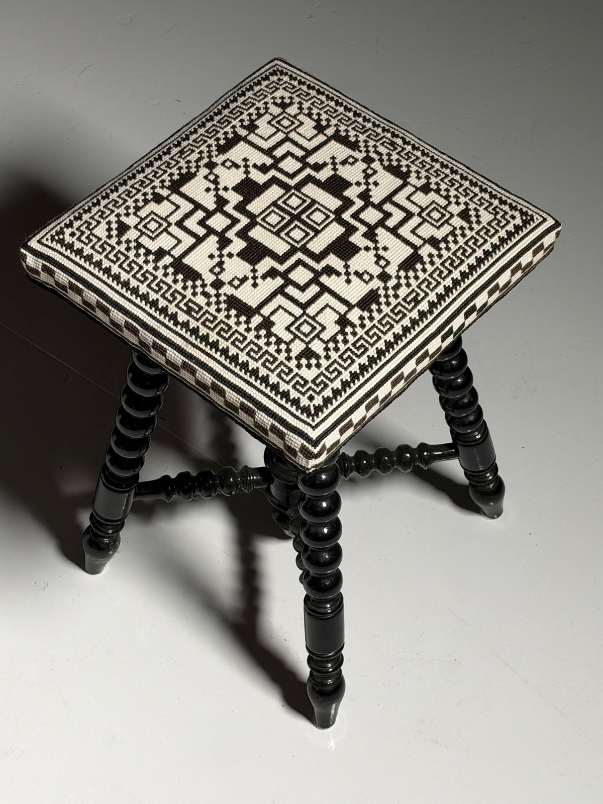 Bobbin piano stool
