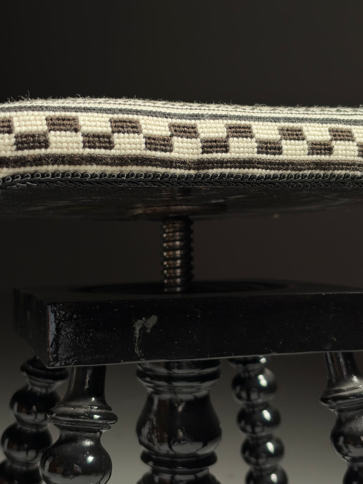Bobbin piano stool