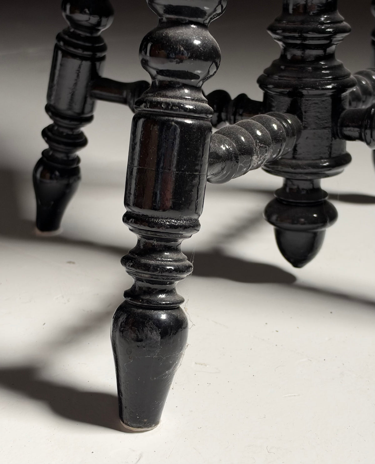 Bobbin piano stool