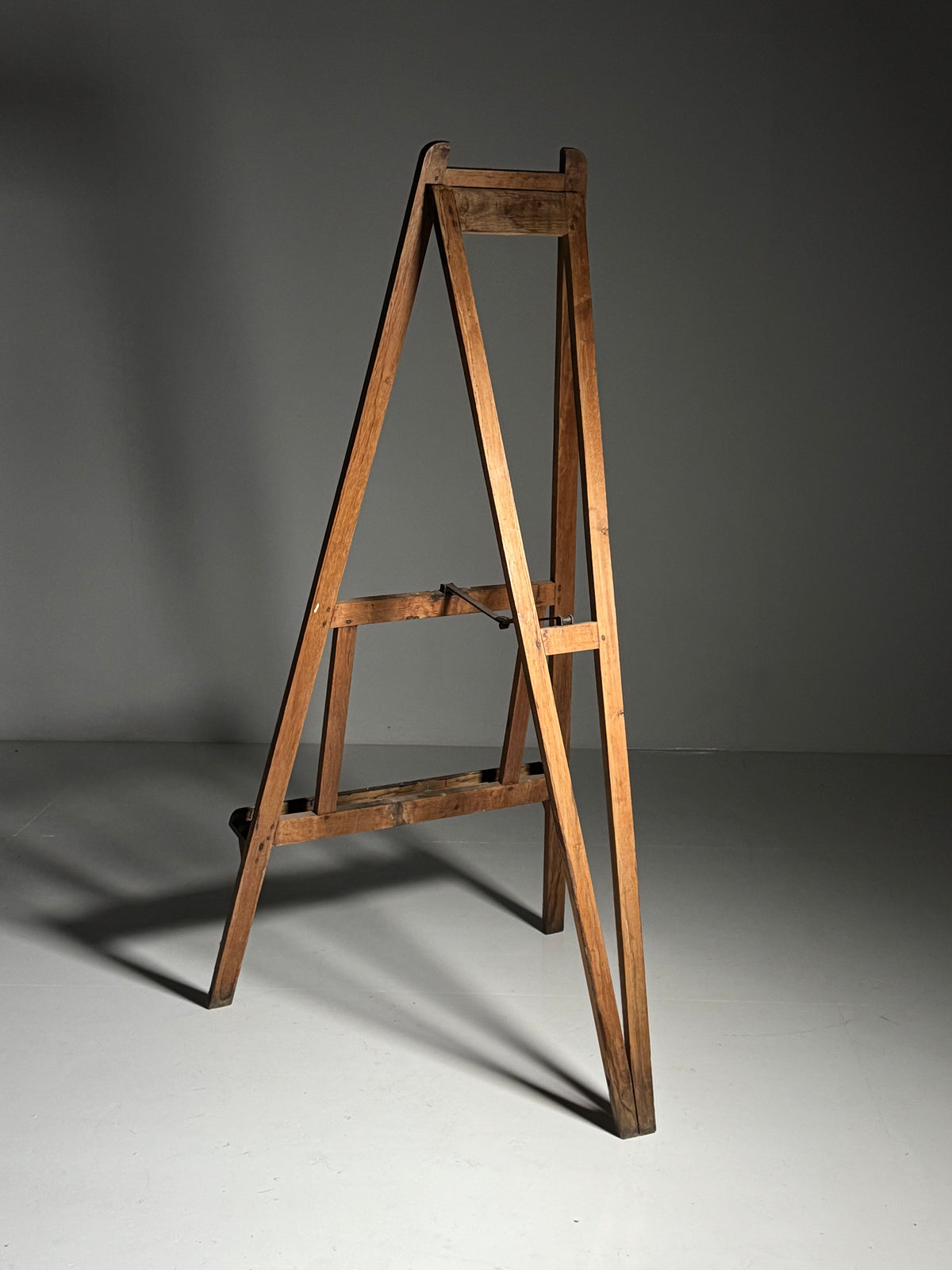 Oak easel, circa 1900–1930