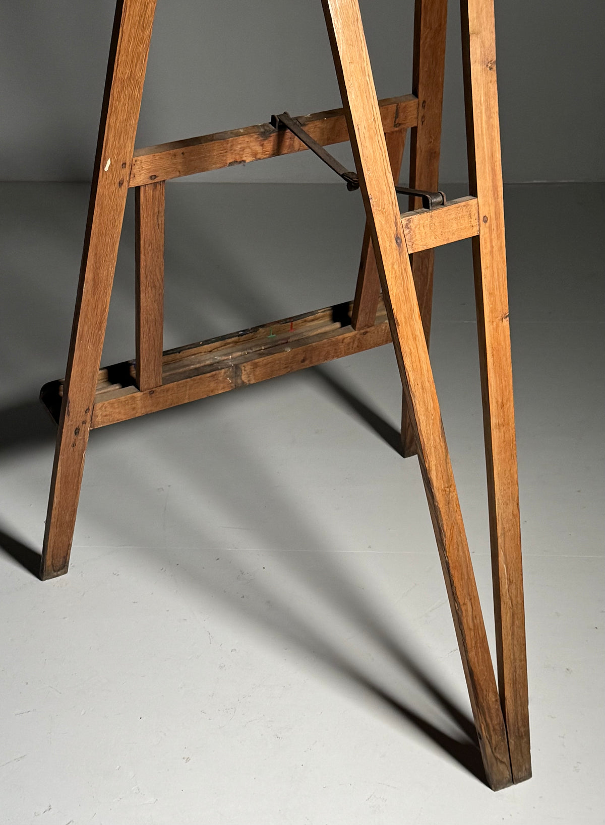 Oak easel, circa 1900–1930