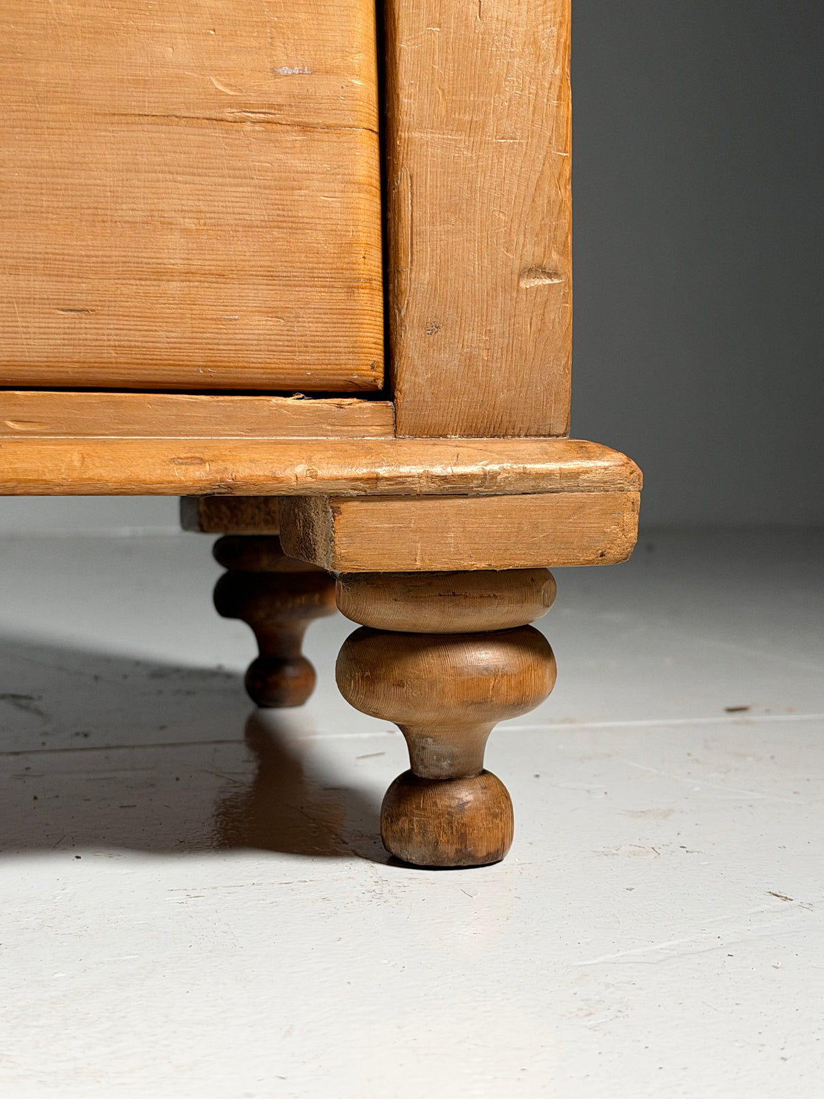19th century English pine chest of drawers